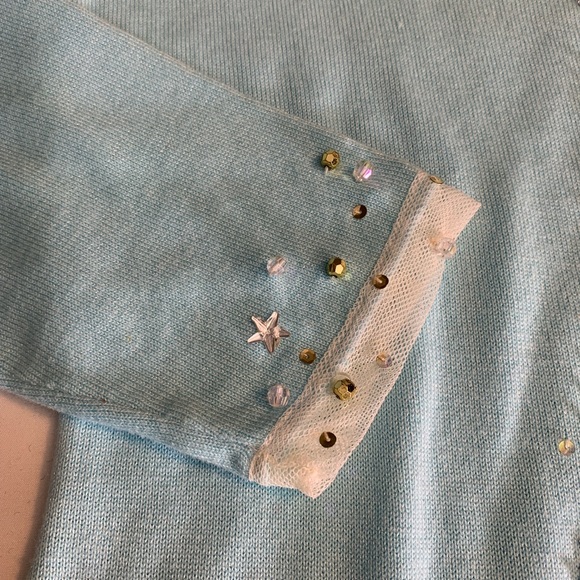 Gorgeous Christmas sweater with feathery collar - Picture 6 of 11